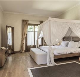 5 bedroom villa with infinity pool on Lefkada, sleeps up to 14